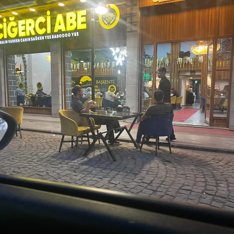 Kaldırım Ve Caddelerin İşletmeler Tarafından İşgali Çözüm Bekliyor