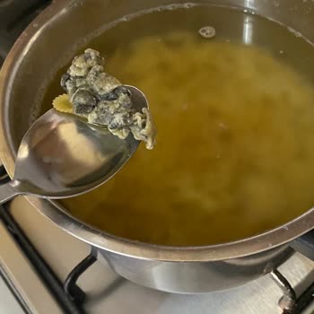 Makarnadan Çıkan Yabancı Madde Şok Etti, Sağlığımız Tehlikede