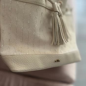 Elle Mağazasından Alınan Çantada Leke Sorunu Ve İlgisiz Mağaza