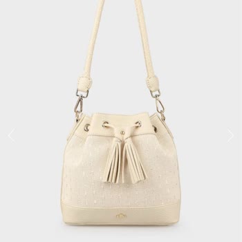 Elle Mağazasından Alınan Çantada Leke Sorunu Ve İlgisiz Mağaza