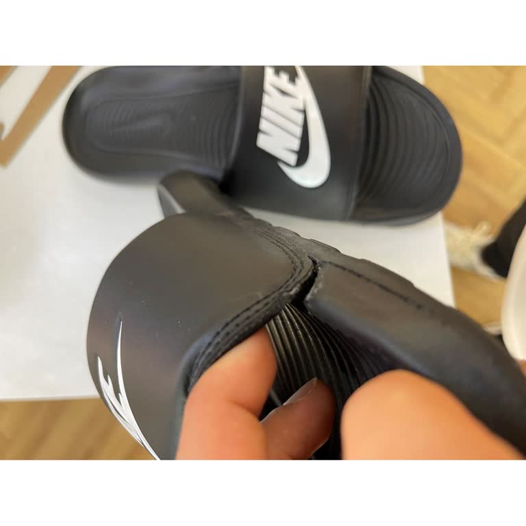 Nike Terlik Bir Kez Giyilince Yırtıldı Mağaza Değişim Yapmadı