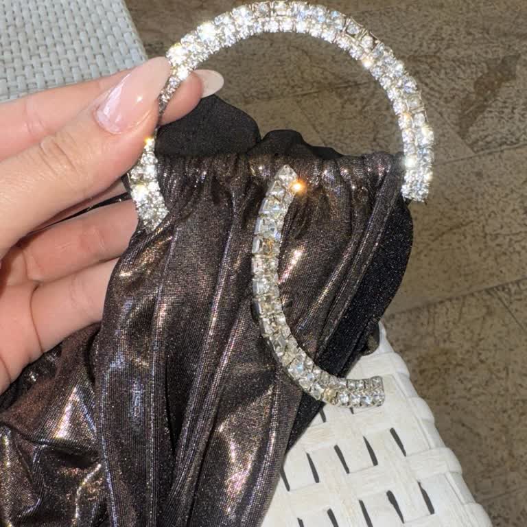 Kiralık Elbisem Hasarlı Ve İletişim Yetersizliği Yaşadım