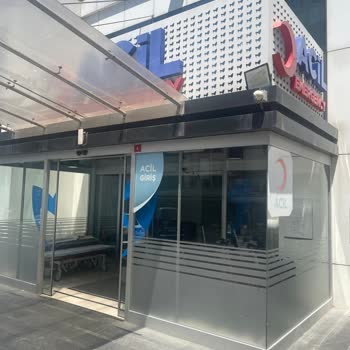 Acilde Doktorlar Hastaları Birbiri Arasında Gezdirip Çözüm Sunmuyor