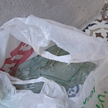 Online Sipariş Sonrası Apartman Kapısı Camları Kırıldı, Şok Marketten Dönüş Alamadım