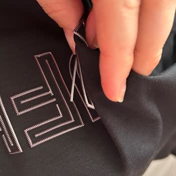 Yeni Alınan Tişörtte Yazıların Silinmesi Ve İplerin Sökülmesi Sorunu