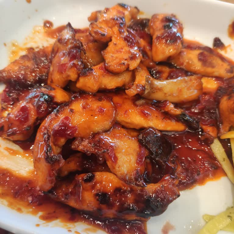 Yanık Yemek İçin Garsondan İlgisiz Ve Yetersiz Açıklama