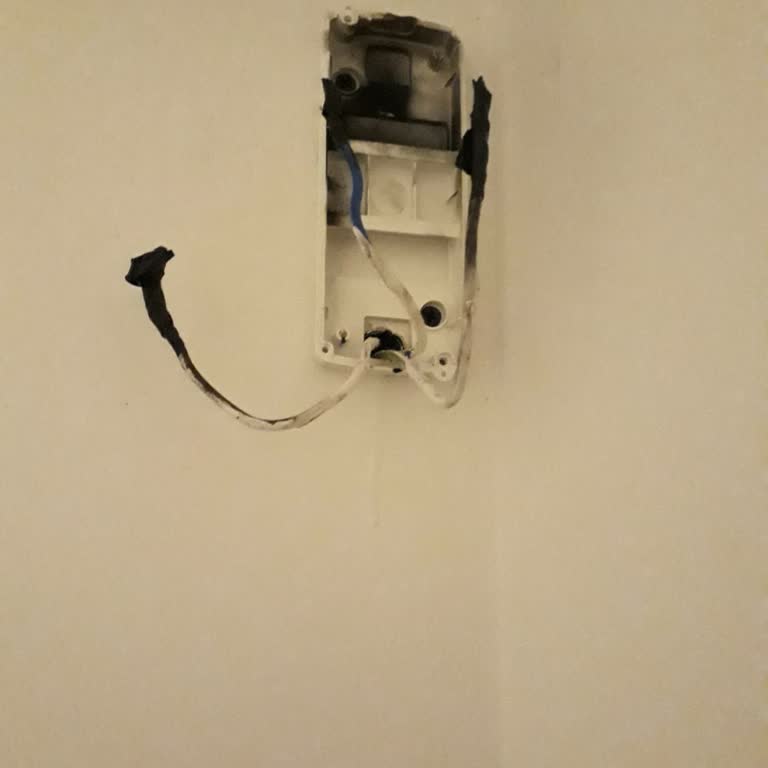 Yetkili Servis Hatası Nedeniyle Klima Kablo Yangını Ve Mağduriyet