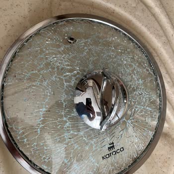 Makinede Yıkanan Karaca Tencere Kapağı Paramparça Oldu