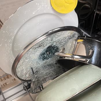 Makinede Yıkanan Karaca Tencere Kapağı Paramparça Oldu