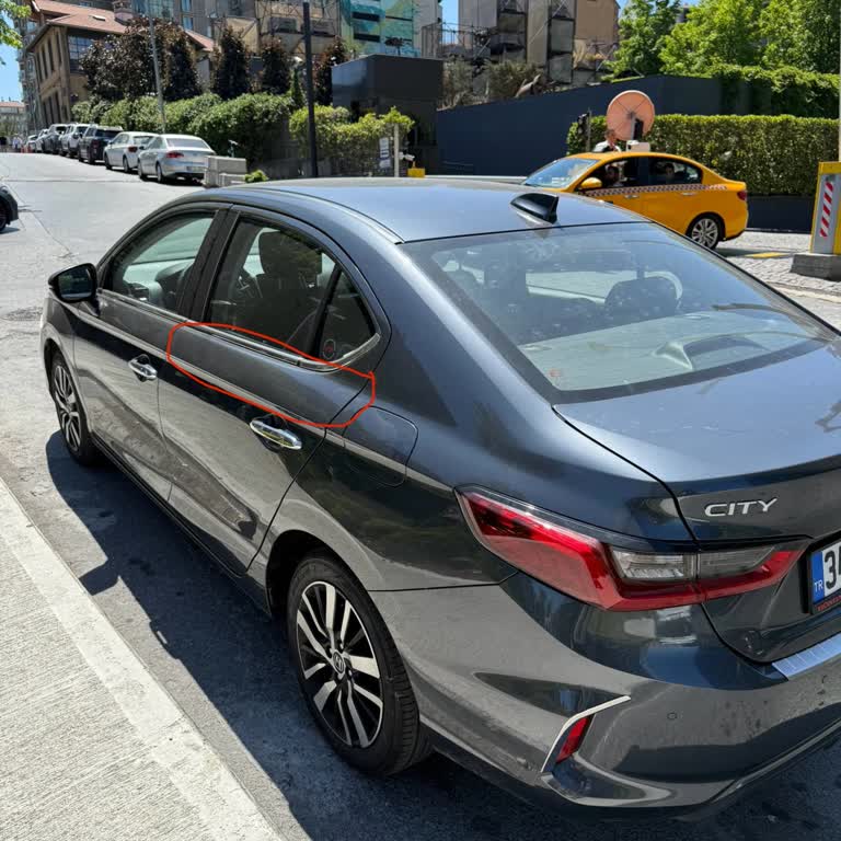 Sıfır Araç Boyalı Çıktı, Honda Ayışığı Plaza Mağduriyeti