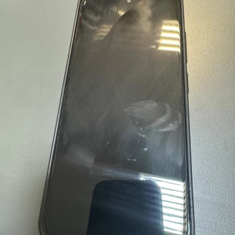 Reeder Telefonlarda Sürekli Sorun: Kötü Kamera, Kırılan Cam Ve İletişim Problemi!