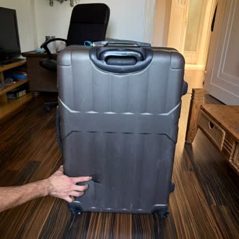 Pegasus zahlt wenig Geld für zerstörte Koffer, realitätsfernes Angebot trotz Nachweis