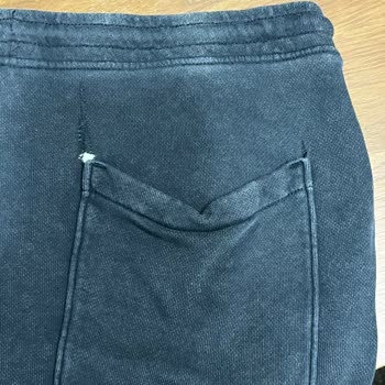 H&M Shorts nur zweimal getragen, Rückgabe wegen großen Rissen wird abgelehnt