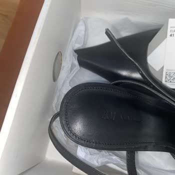 H&M Schuhe fristgerecht zurückgegeben, doch Rückgabe wird wegen falscher Behauptungen abgelehnt!