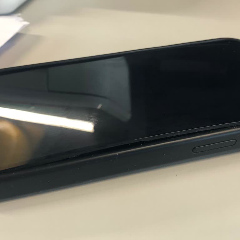 3 Ayda Batarya Şişmesi Ve Ekran Sorunu Yaşadım, Tamir Süresi Çok Uzun