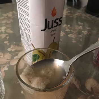 Juss Armutlu Meyve Suyunda Büyük Parçalar Ve İlgisiz Müşteri Hizmeti