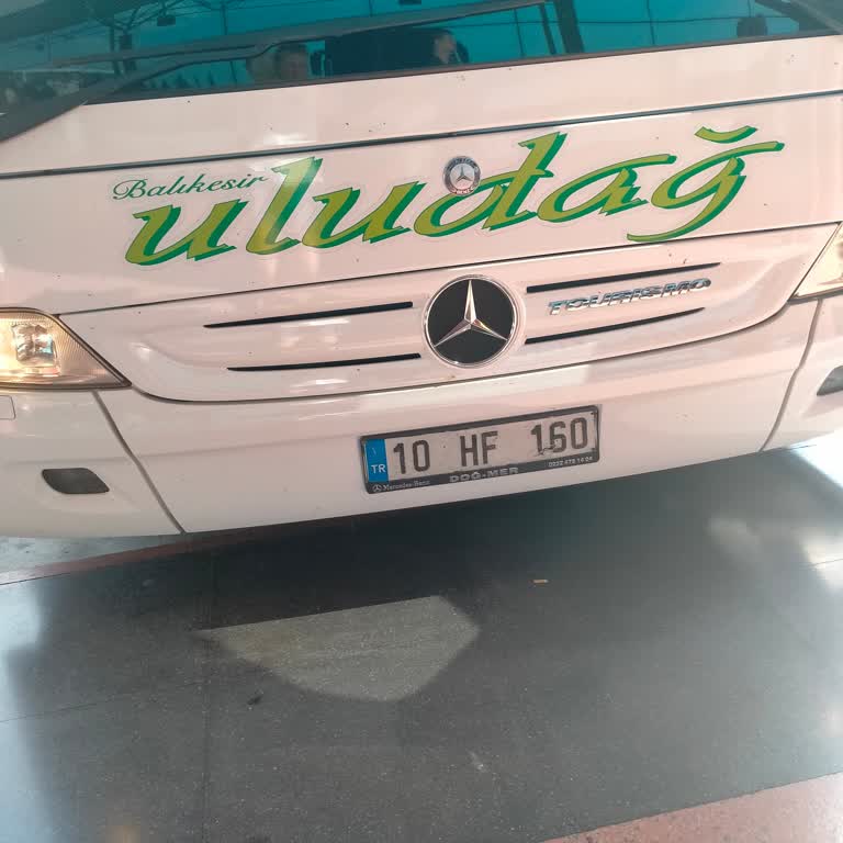 Otobüs Hostunun Hatasıyla Yolda İndirildik Mağdur Edildik