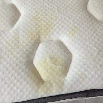 Yeni Alınan Yatakta Kısa Sürede Sararma Ve Kullanıcı Hatası İddiası