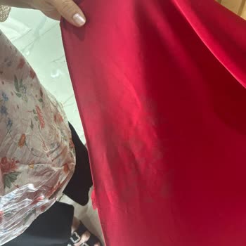 Kiraladığım Elbiseler Farklı Kalitede Ve Kusurlu Geldi