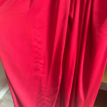 Kiraladığım Elbiseler Farklı Kalitede Ve Kusurlu Geldi