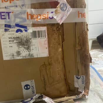 Siparişim Apartmanda Parçalanmış Ve Küflenmiş Halde Bırakıldı