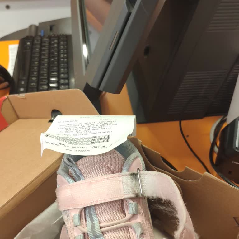 FLO Ayakkabı Ürünü Kusurlu, Müşteri Mağdur Edildi