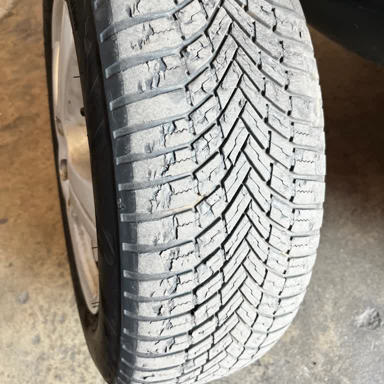 Bridgestone Lastiklerde Çatlama Ve Dökülme Nedeniyle Güvenlik Endişesi