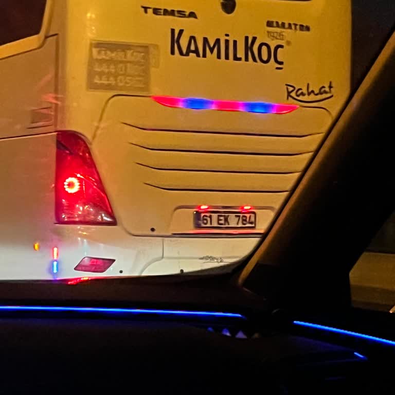 Kamil Koç Otobüs Şoförünün Trafikte Tehlikeli Ve Saldırgan Davranışı