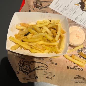 Yanık Patates Ve Küflü İçecek İle Kötü Deneyim: Ümraniye Meydan AVM Dürümle