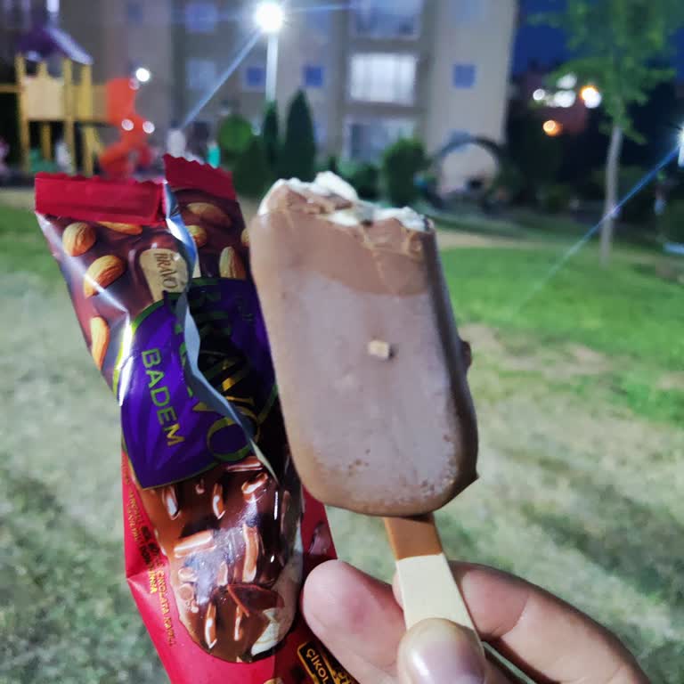 Ülker Golf Bravo Joniur Bademli Dondurmada Badem Neredeyse Yok