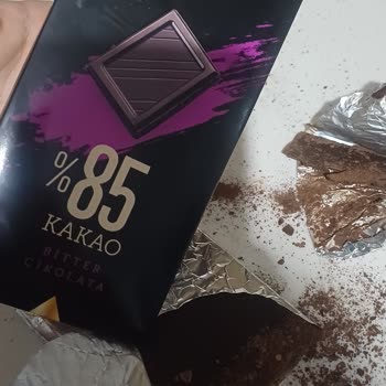 Aldığım Buono Çikolatanın Yarısı Eksikti Ve İçinden Toz Çıktı