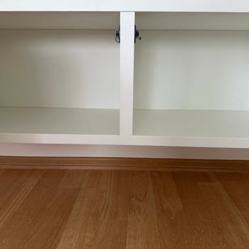 Montaj Ekibi Duvarı Zedeledi Ve TV Ünitesini Yamuk Taktı