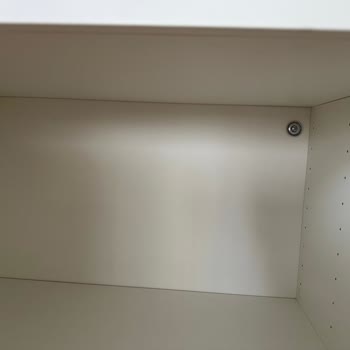 Montaj Ekibi Duvarı Zedeledi Ve TV Ünitesini Yamuk Taktı