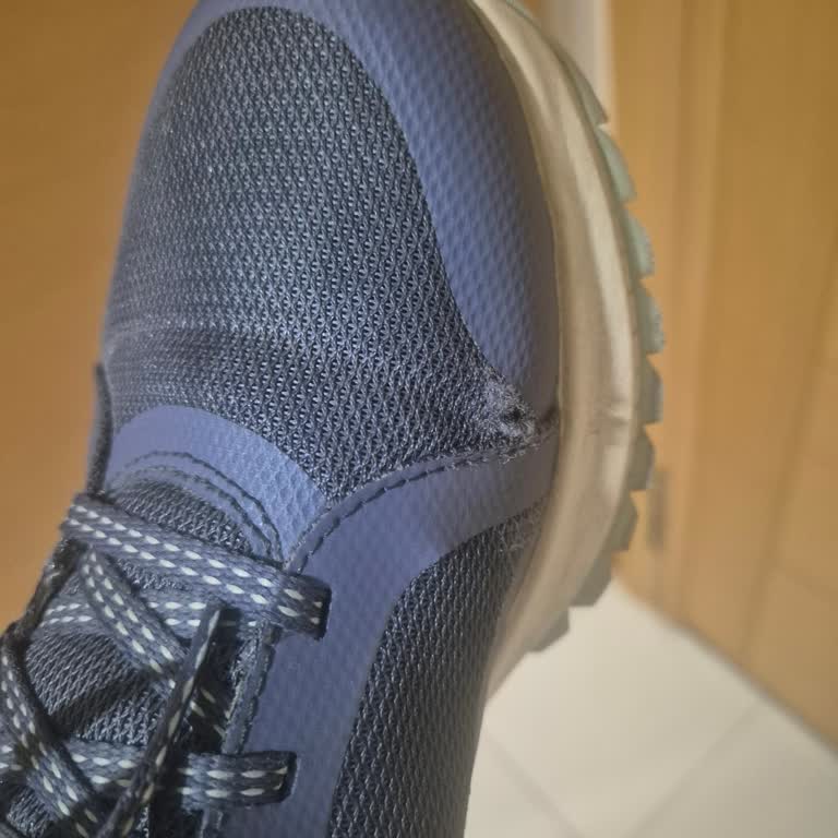 Kullanılmayan Skechers Ayakkabının Bağlantı Yerleri Kısa Sürede Yırtıldı, Ürün Değişimi Veya İade Talebim Reddedildi