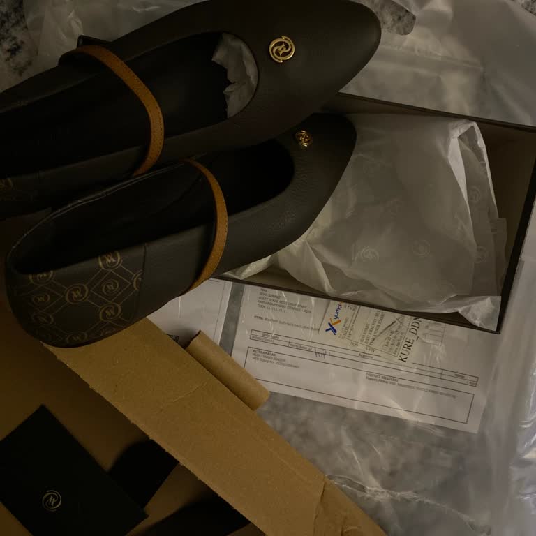 Vakko Online Siparişimde Babetler Özensiz Paketlenmiş Ve Toz Torbası Yoktu