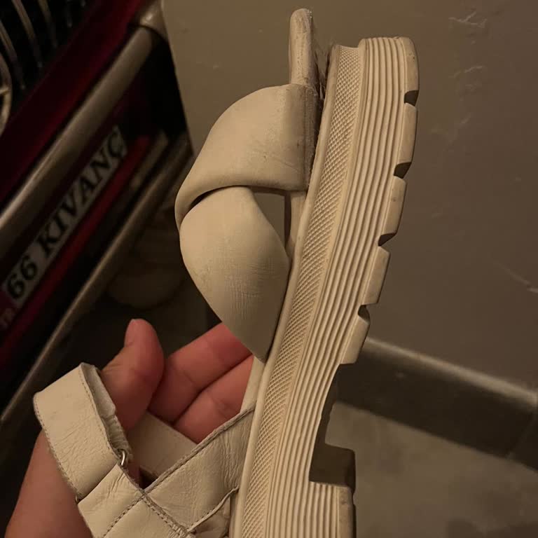 Güneşte Tabanı Küçülen Sandalet İçin Çözüm Bekliyorum