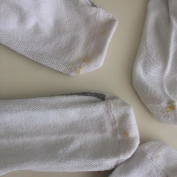 FLO'dan Alınan Ayakkabının Boyası Çoraplara Çıkıyor, Ürün İncelemesi Ve Müşteri Hizmetleri Hayal Kırıklığı