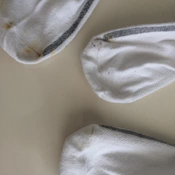 FLO'dan Alınan Ayakkabının Boyası Çoraplara Çıkıyor, Ürün İncelemesi Ve Müşteri Hizmetleri Hayal Kırıklığı