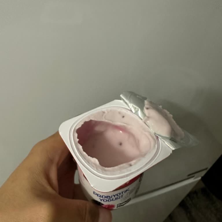 Eker Yoğurtların Yarım Ve Sulu Olmasından Şikayetçiyim