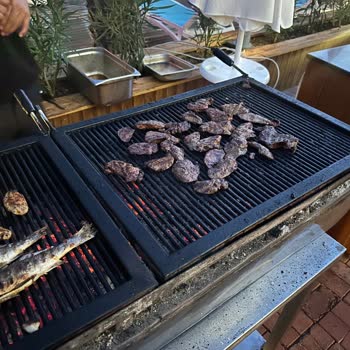 Gold Island Familya Otel'de Girişte Bekletilme Ve Yetersiz Hizmet Deneyimi