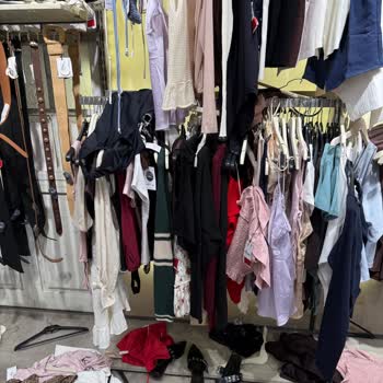 Mağazada Dağınıklık Ve Hijyen Sorunları Alışverişi Çekilmez Kılıyor