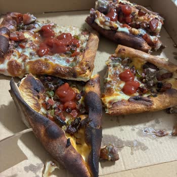 Sbarro Pizza'dan Gelen Künefe Ve Yemek Kalitesi Hayal Kırıklığı Yarattı