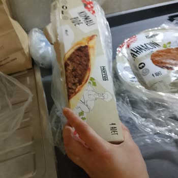Lahmacunun İçinden Lastik Çıkmasıyla Yaşanan Şok Ve Hayal Kırıklığı