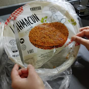 Lahmacunun İçinden Lastik Çıkmasıyla Yaşanan Şok Ve Hayal Kırıklığı