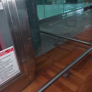 Havalimanı Demiri Yüzünden Ciddi Şekilde Yaralandım