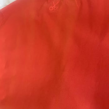 Kaft Mercan Rengi Tshirtlerde İlk Yıkamada Renk Solması Ve Dalgalanma Sorunu