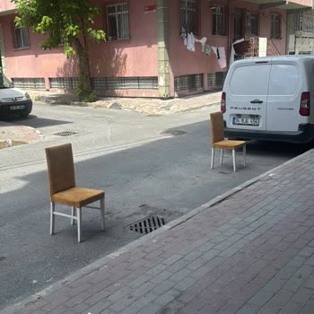 Kamuya Açık Alanlara Kişisel Eşya Koyarak Park Engelleniyor!