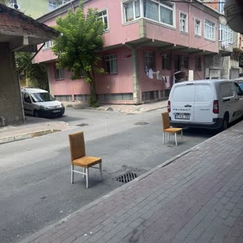 Kamuya Açık Alanlara Kişisel Eşya Koyarak Park Engelleniyor!