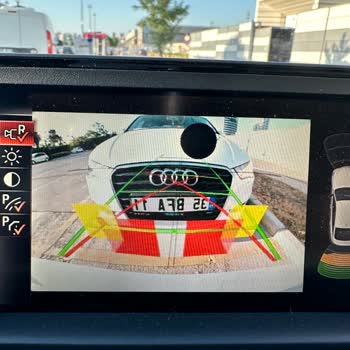 BMW 4.18i Orijinal Multimedya Ekranında Kendiliğinden Oluşan Siyah Nokta Sorunu