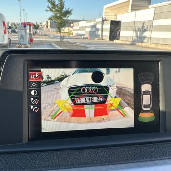 BMW 4.18i Orijinal Multimedya Ekranında Kendiliğinden Oluşan Siyah Nokta Sorunu